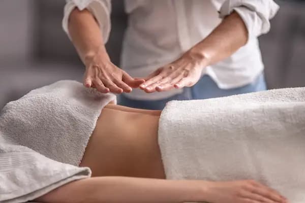Rituel de soin bienfaisant dans une ambiance sereine
